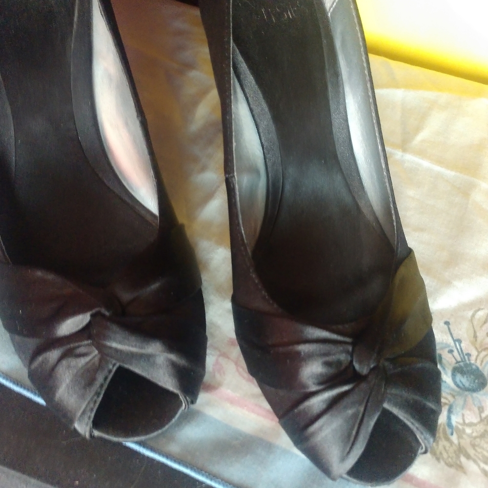 Heels - Picture 2 of 9